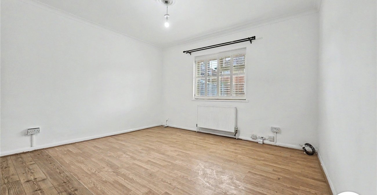 5 bedroom house to rent in London | Robinson Jackson