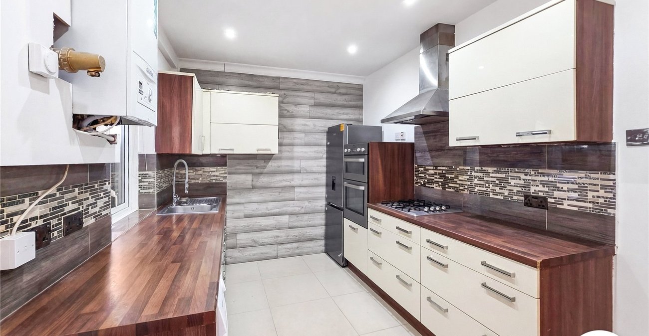 5 bedroom house to rent in London | Robinson Jackson