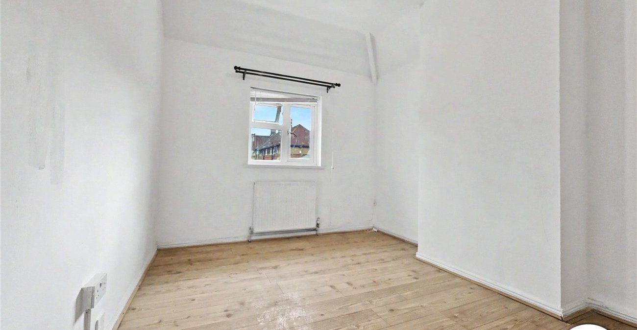 5 bedroom house to rent in London | Robinson Jackson