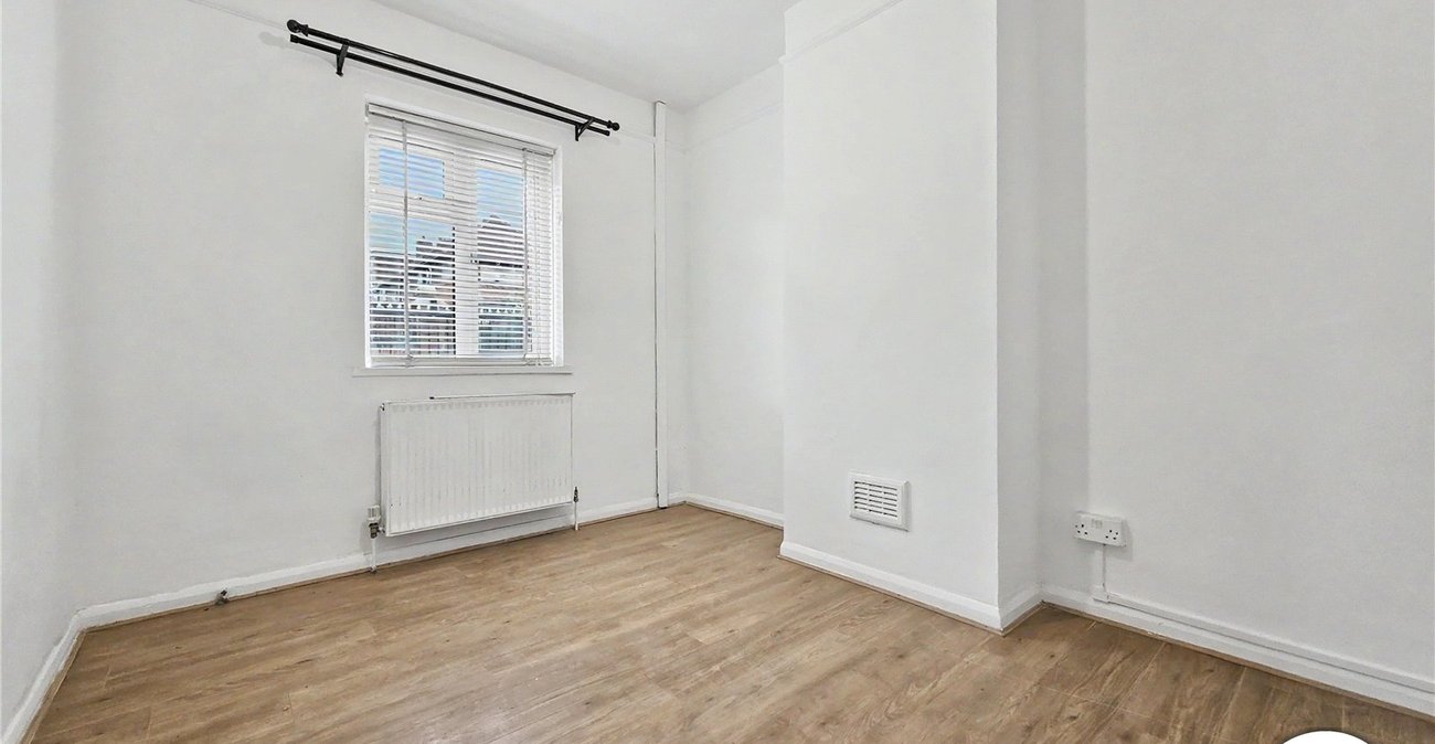 5 bedroom house to rent in London | Robinson Jackson