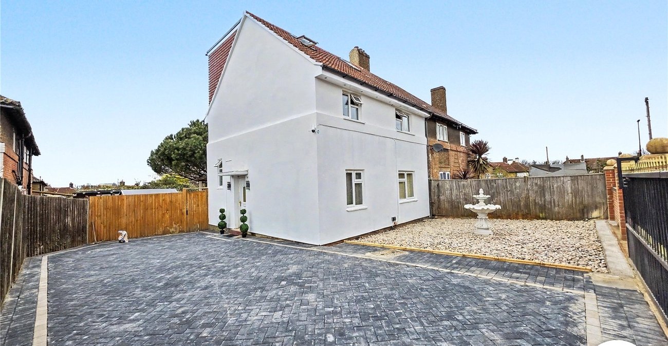 5 bedroom house to rent in London | Robinson Jackson