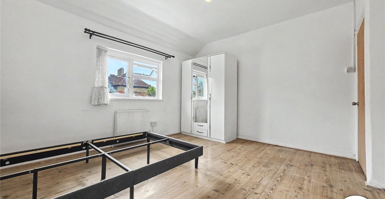 5 bedroom house to rent in London | Robinson Jackson