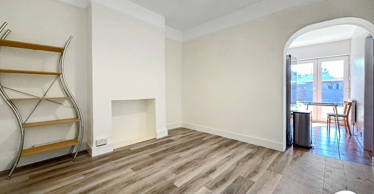 3 bedroom house to rent in London | Robinson Jackson