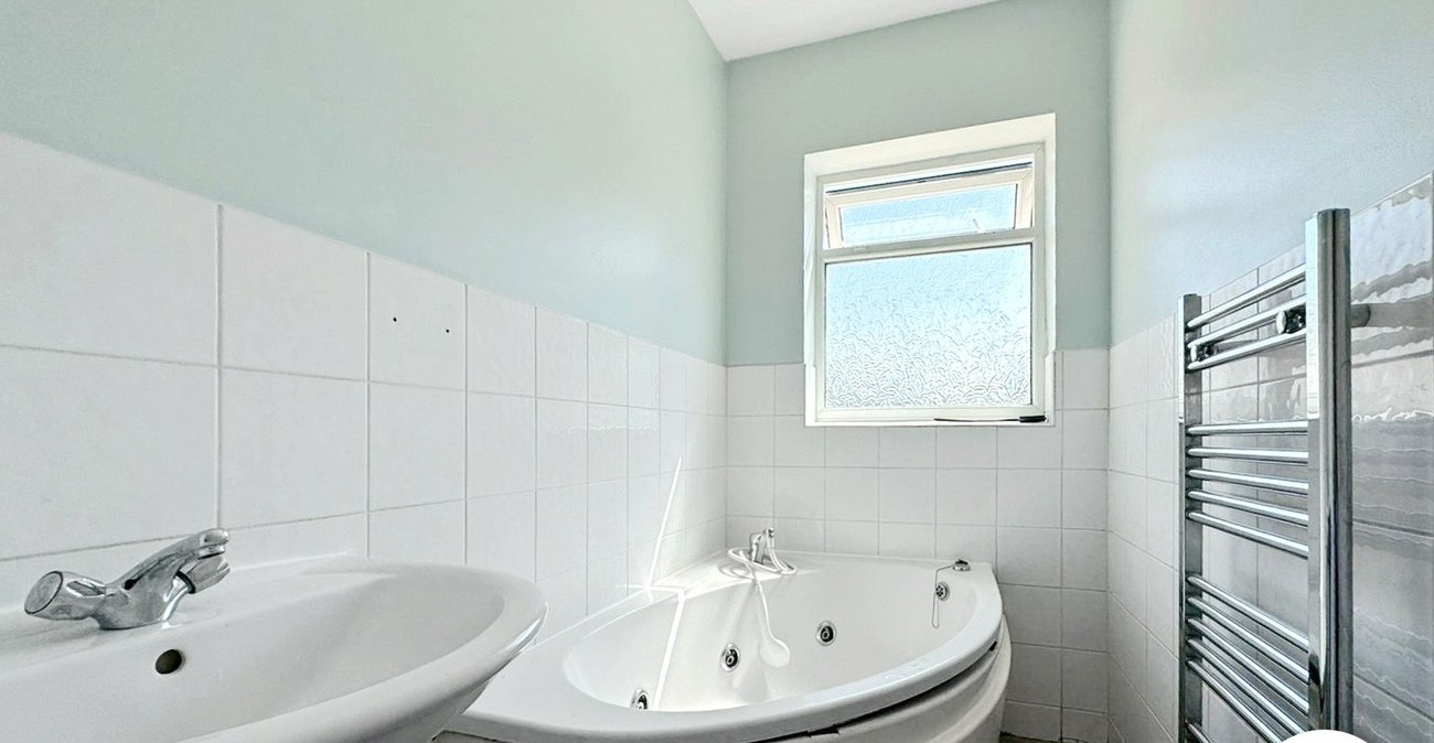 3 bedroom house to rent in London | Robinson Jackson