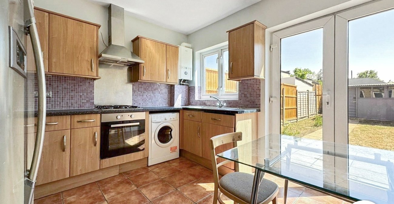 3 bedroom house to rent in London | Robinson Jackson