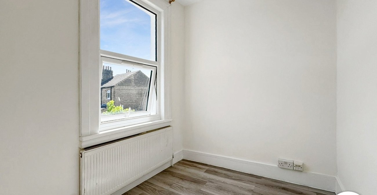 3 bedroom house to rent in London | Robinson Jackson