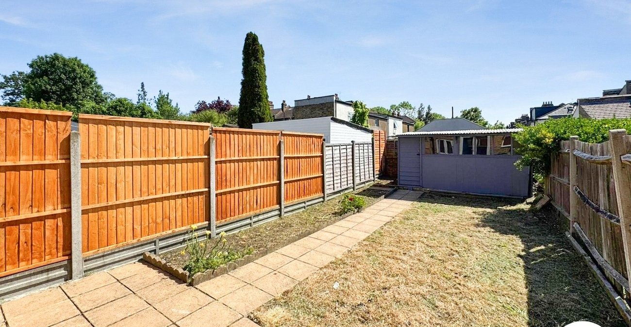3 bedroom house to rent in London | Robinson Jackson