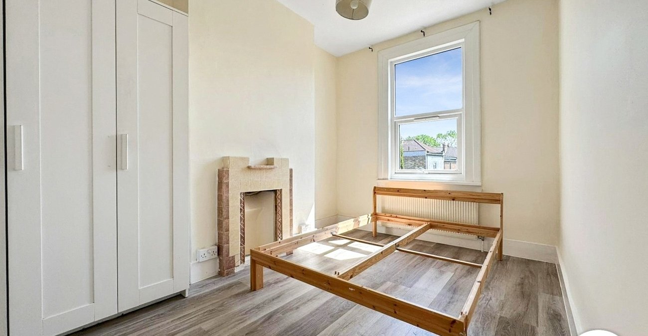 3 bedroom house to rent in London | Robinson Jackson