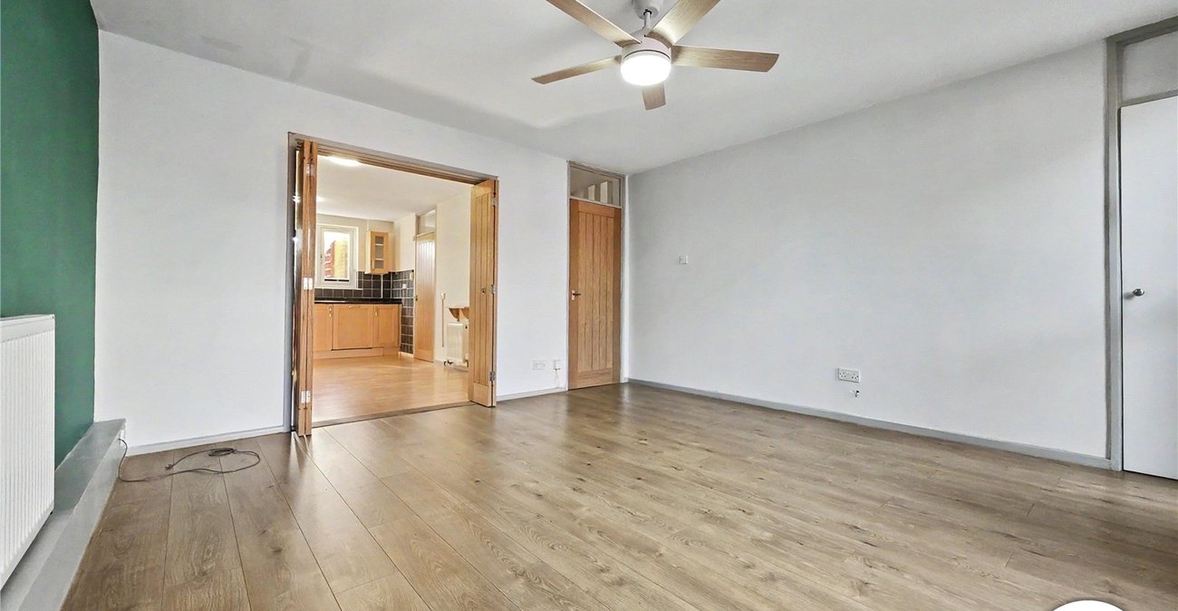 4 bedroom house to rent in London | Robinson Jackson