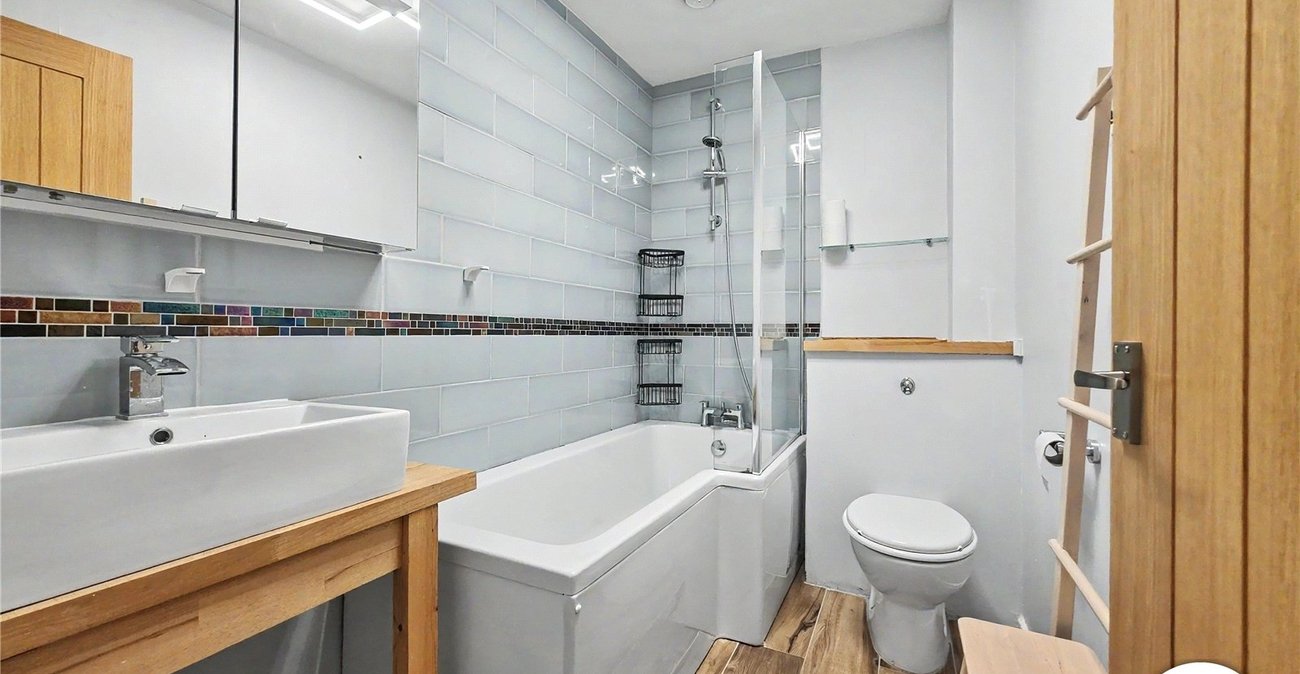 4 bedroom house to rent in London | Robinson Jackson