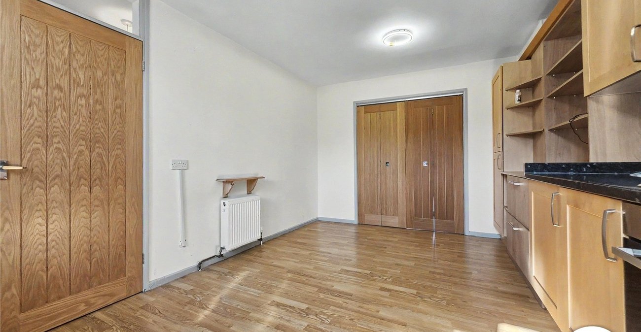 4 bedroom house to rent in London | Robinson Jackson