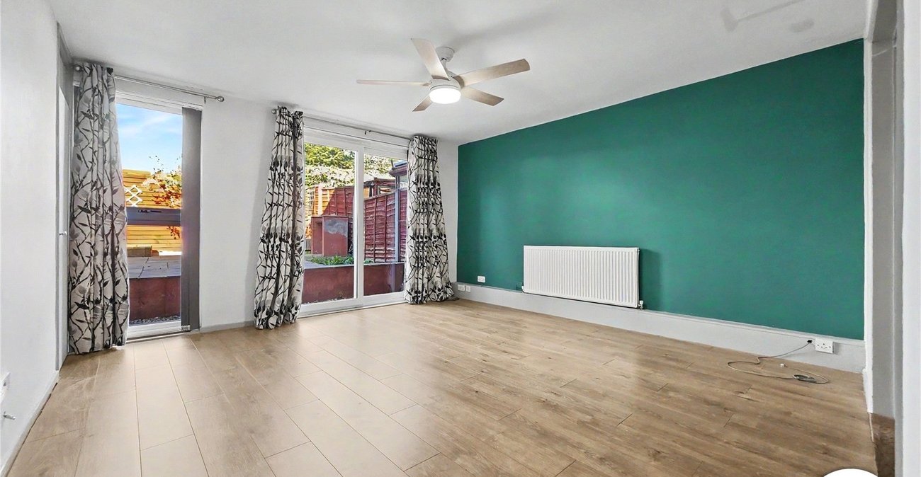 4 bedroom house to rent in London | Robinson Jackson