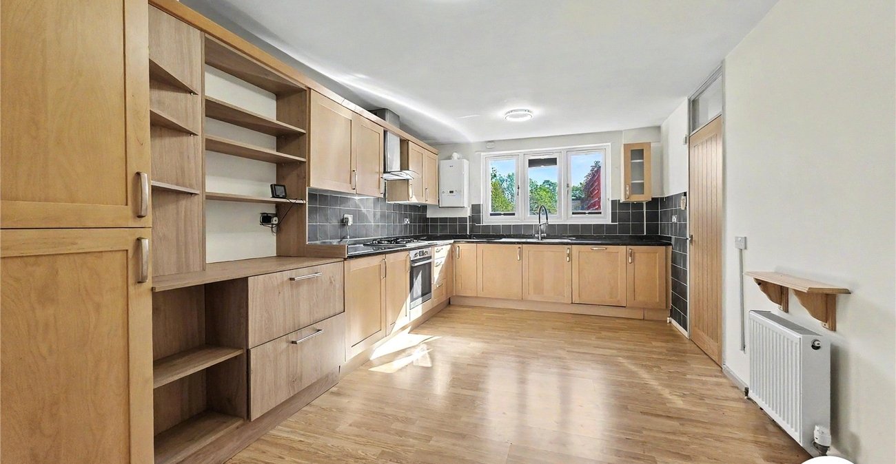 4 bedroom house to rent in London | Robinson Jackson