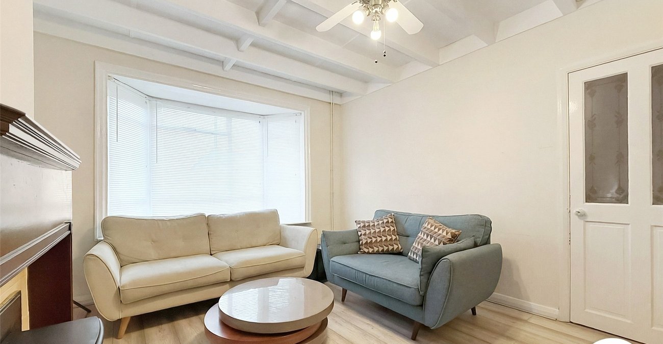 3 bedroom house to rent in London | Robinson Jackson