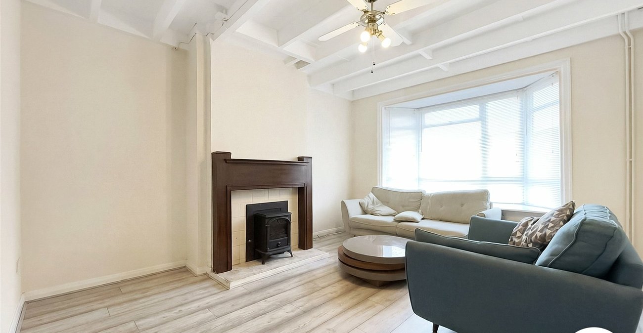 3 bedroom house to rent in London | Robinson Jackson