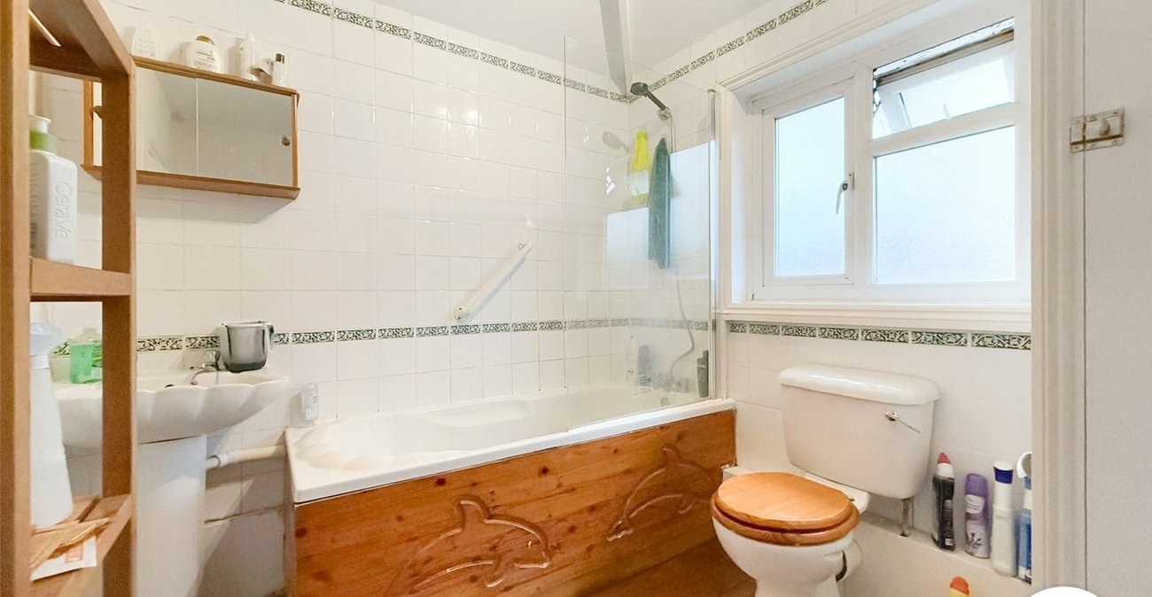 3 bedroom house to rent in London | Robinson Jackson