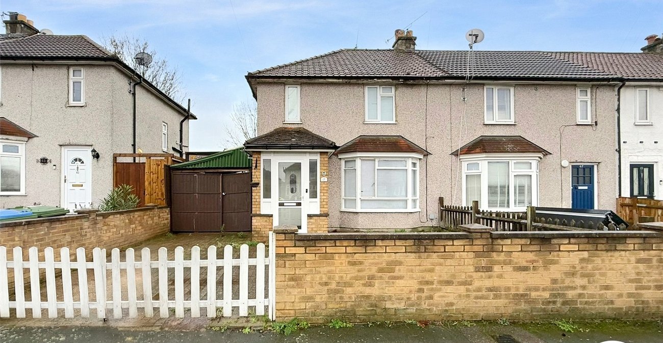 3 bedroom house to rent in London | Robinson Jackson