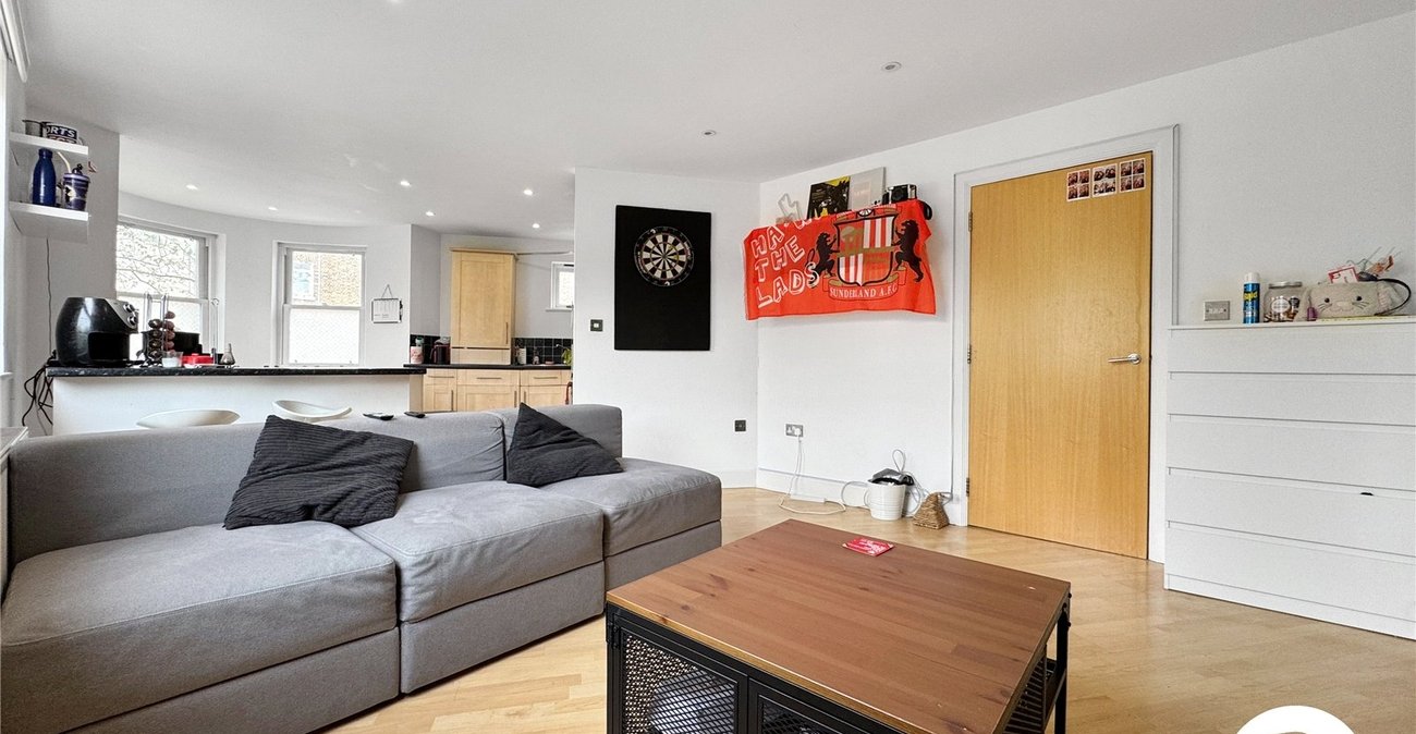 2 bedroom property to rent in London | Robinson Jackson