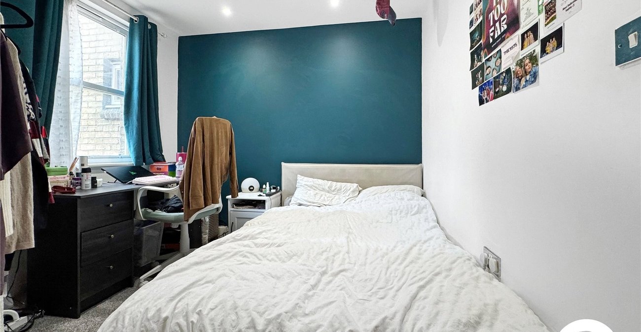 2 bedroom property to rent in London | Robinson Jackson