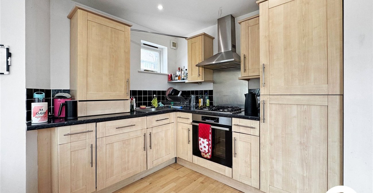 2 bedroom property to rent in London | Robinson Jackson