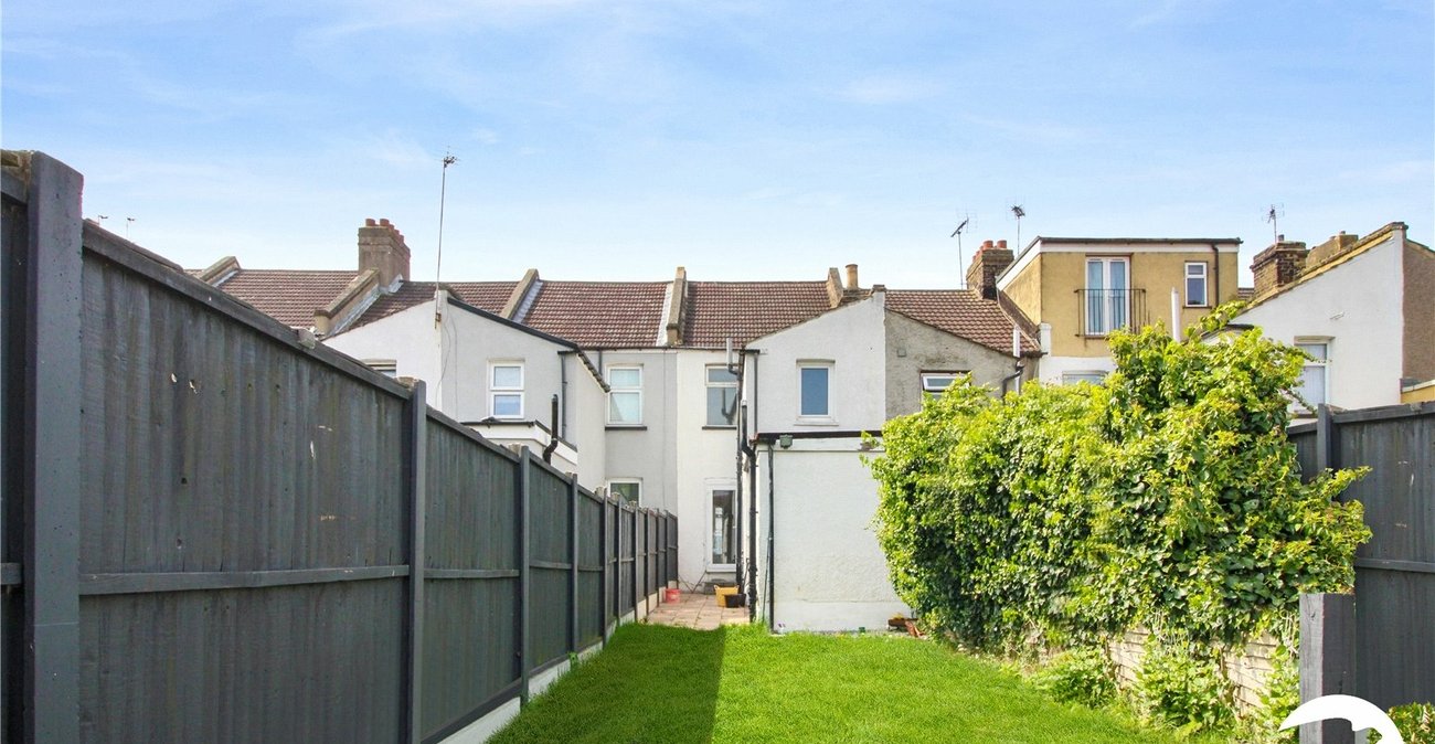 3 bedroom house to rent in Greenhithe | Robinson Michael & Jackson