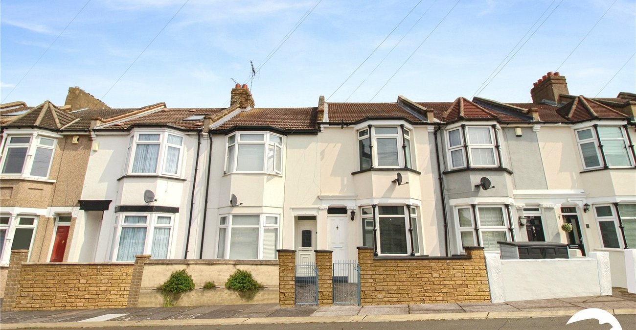3 bedroom house to rent in Greenhithe | Robinson Michael & Jackson