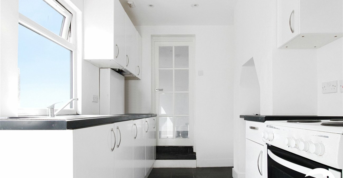3 bedroom house to rent in Greenhithe | Robinson Michael & Jackson