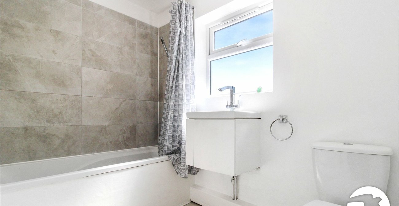 3 bedroom house to rent in Greenhithe | Robinson Michael & Jackson