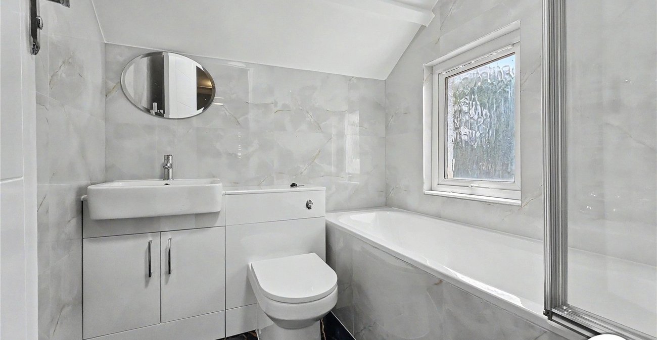 3 bedroom house to rent in London | Robinson Jackson