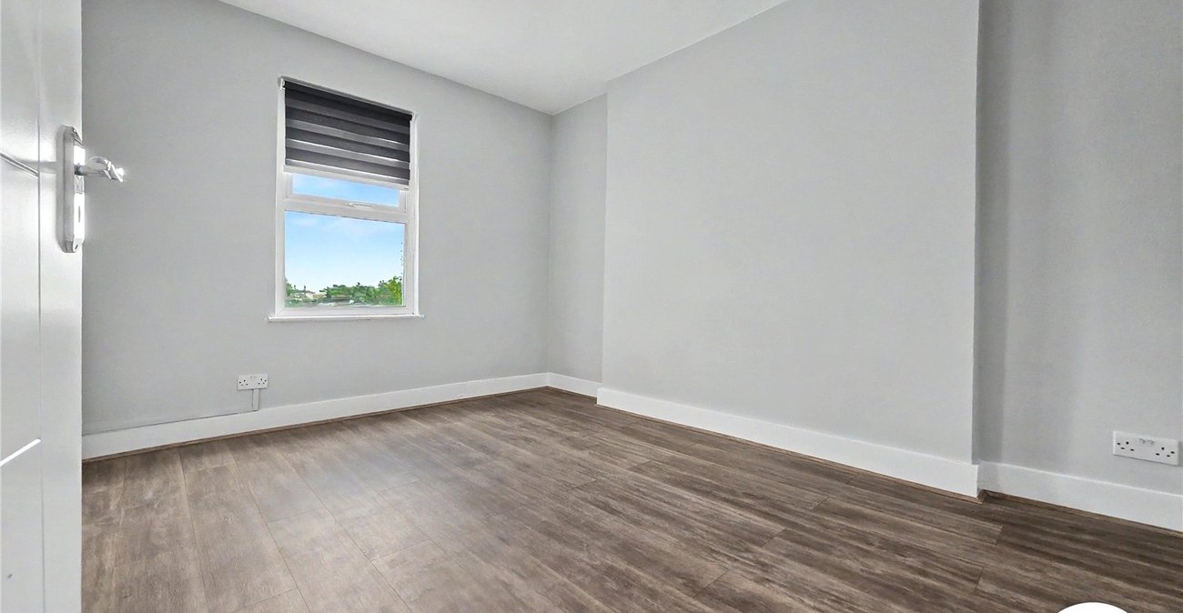 3 bedroom house to rent in London | Robinson Jackson