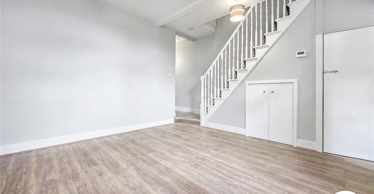 3 bedroom house to rent in London | Robinson Jackson