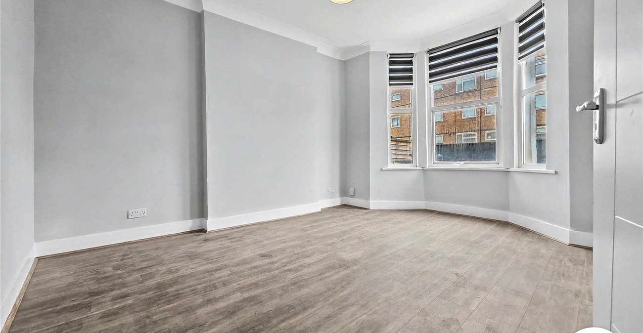 3 bedroom house to rent in London | Robinson Jackson