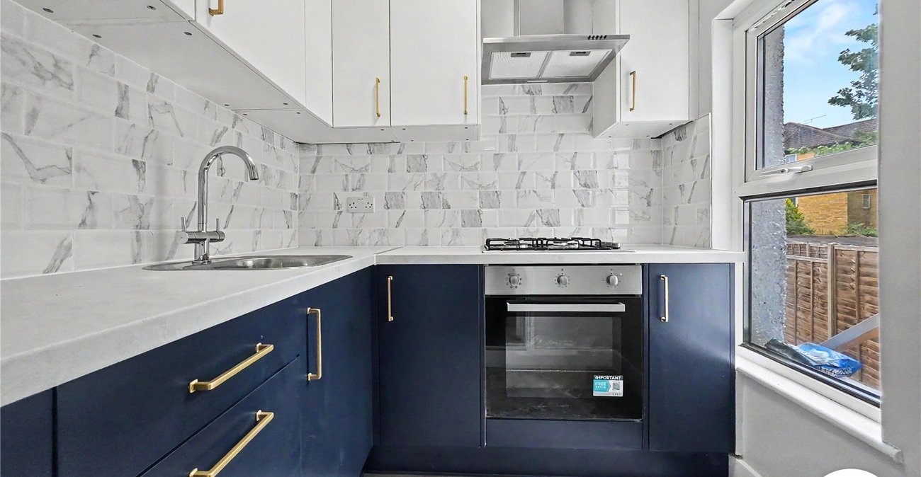 3 bedroom house to rent in London | Robinson Jackson