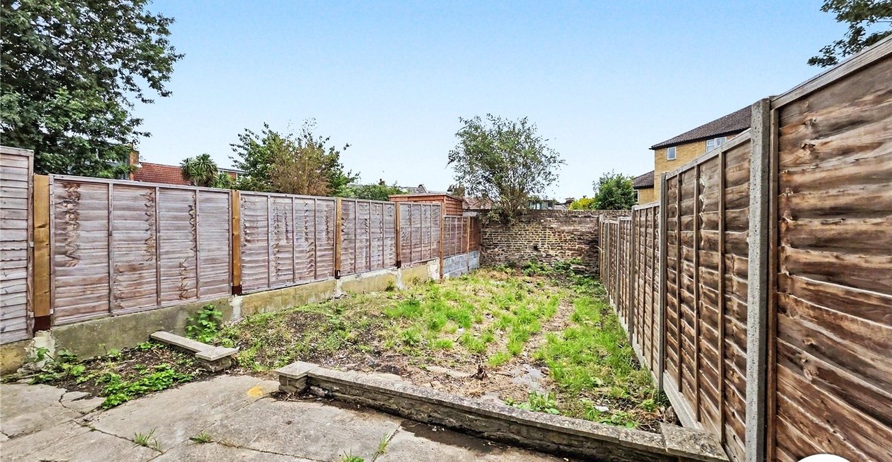 3 bedroom house to rent in London | Robinson Jackson
