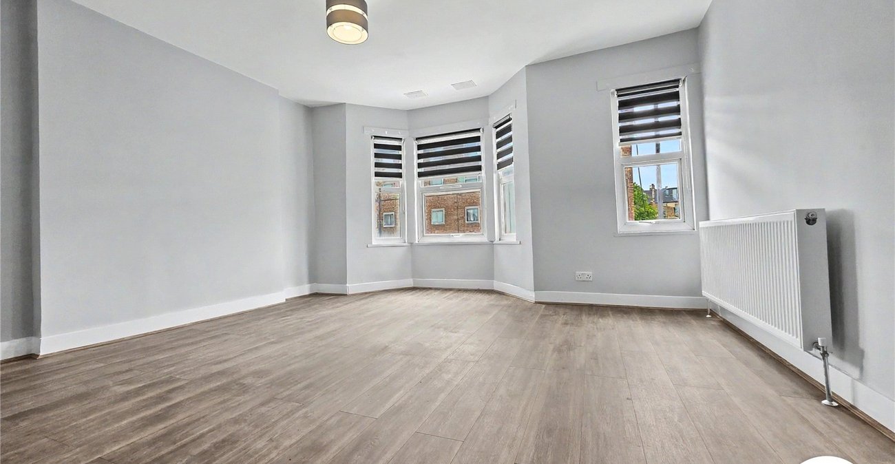 3 bedroom house to rent in London | Robinson Jackson