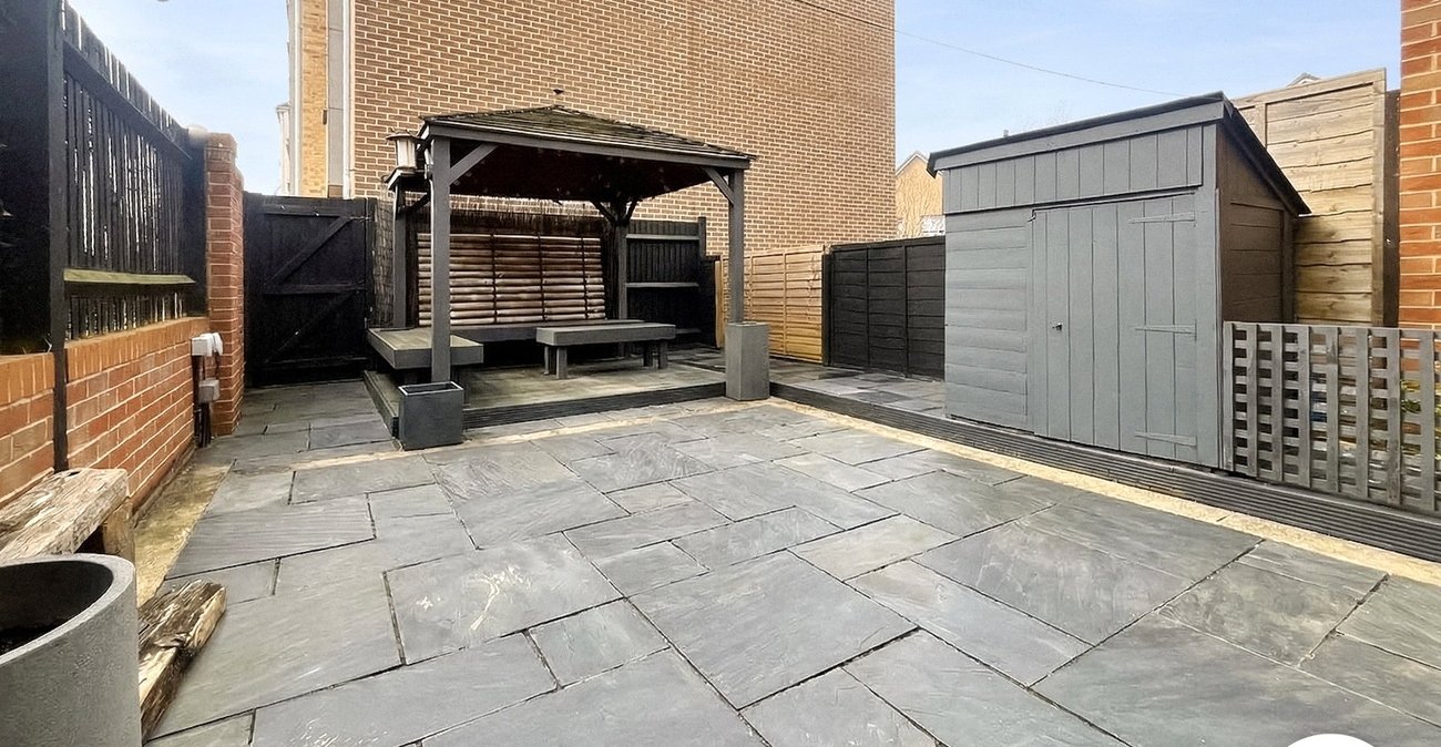 4 bedroom house to rent in Dartford | Robinson Jackson