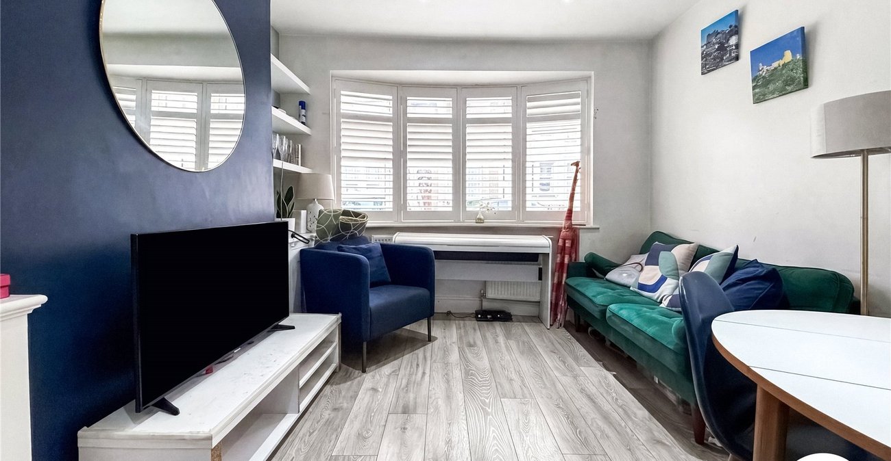 4 bedroom house to rent in London | Robinson Jackson