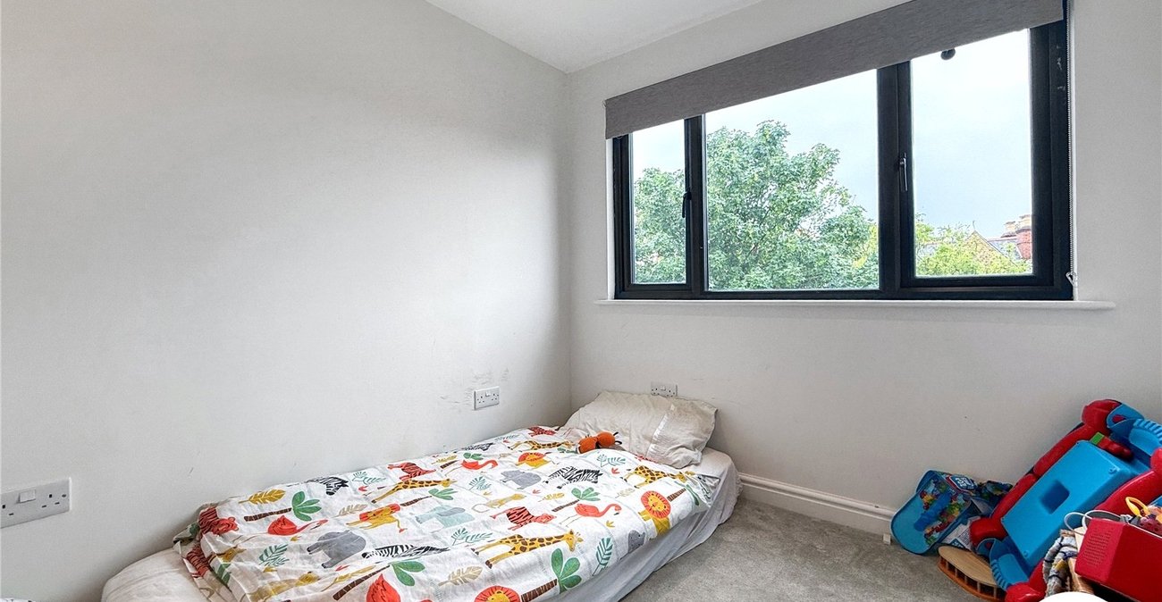 4 bedroom house to rent in London | Robinson Jackson