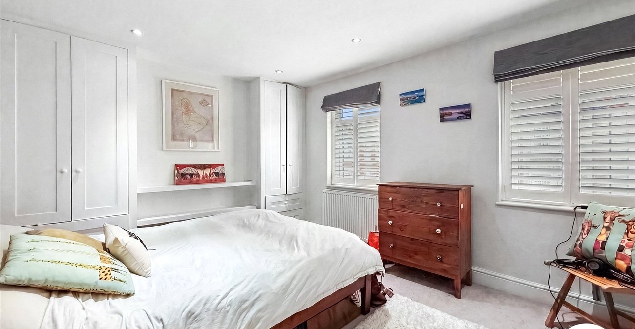 4 bedroom house to rent in London | Robinson Jackson