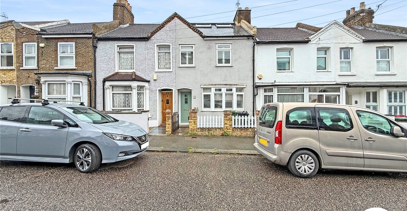 4 bedroom house to rent in London | Robinson Jackson