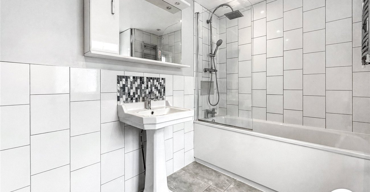 4 bedroom house to rent in London | Robinson Jackson