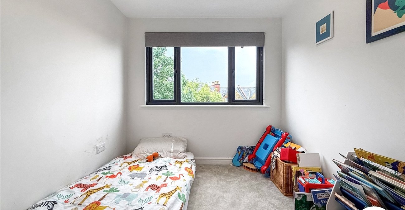 4 bedroom house to rent in London | Robinson Jackson