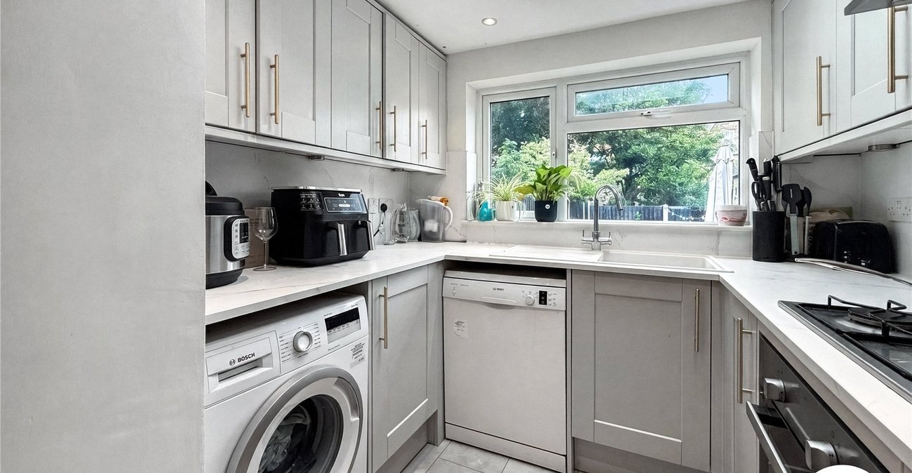 4 bedroom house to rent in London | Robinson Jackson