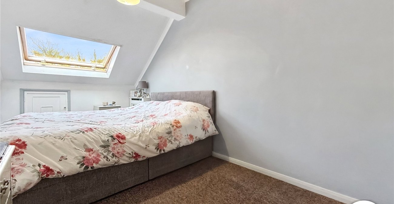 2 bedroom property to rent in Buckland Hill | Robinson Michael & Jackson