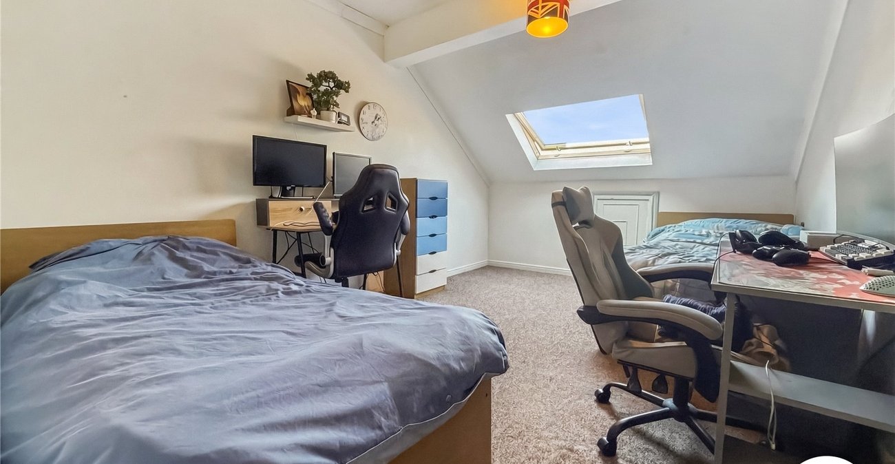 2 bedroom property to rent in Buckland Hill | Robinson Michael & Jackson