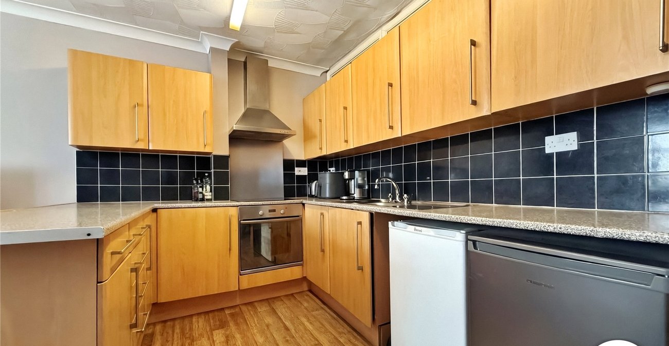 2 bedroom property to rent in Buckland Hill | Robinson Michael & Jackson