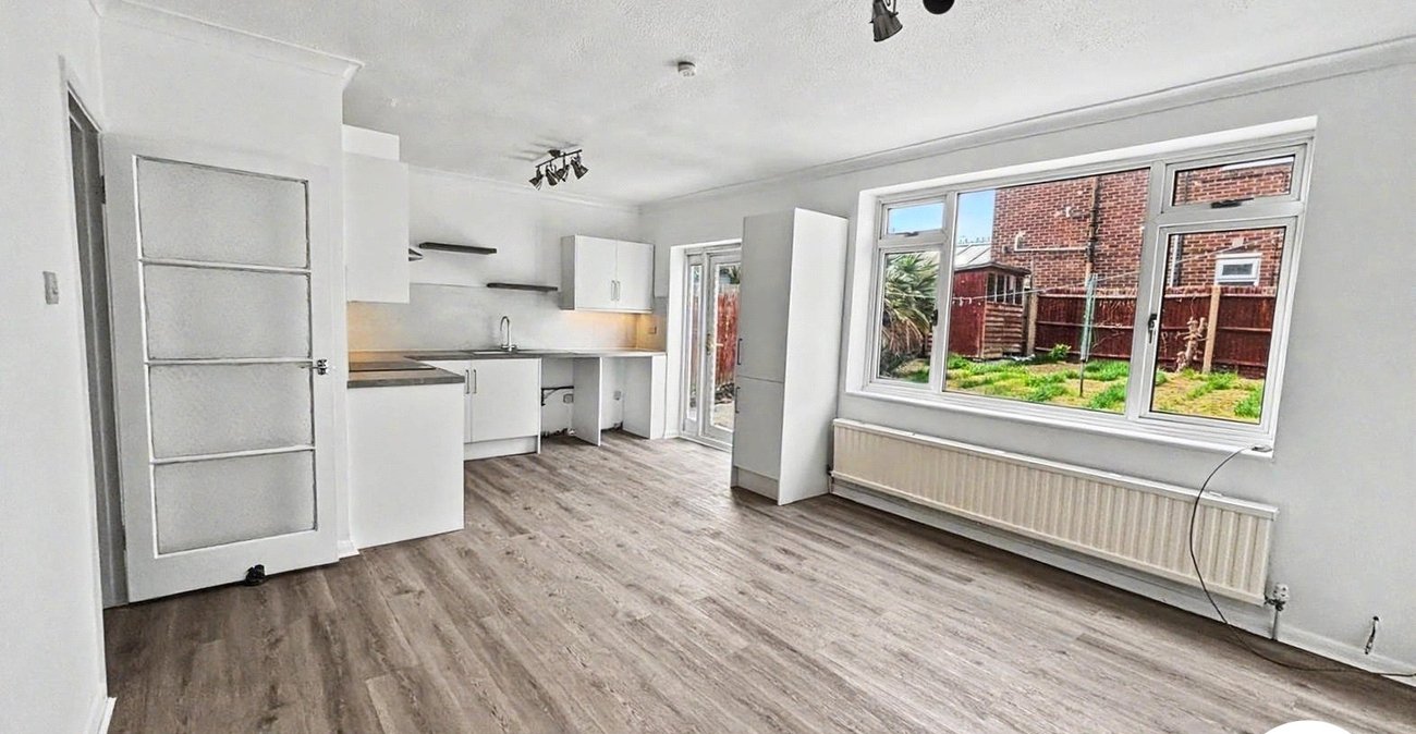 4 bedroom house to rent in Erith | Robinson Jackson