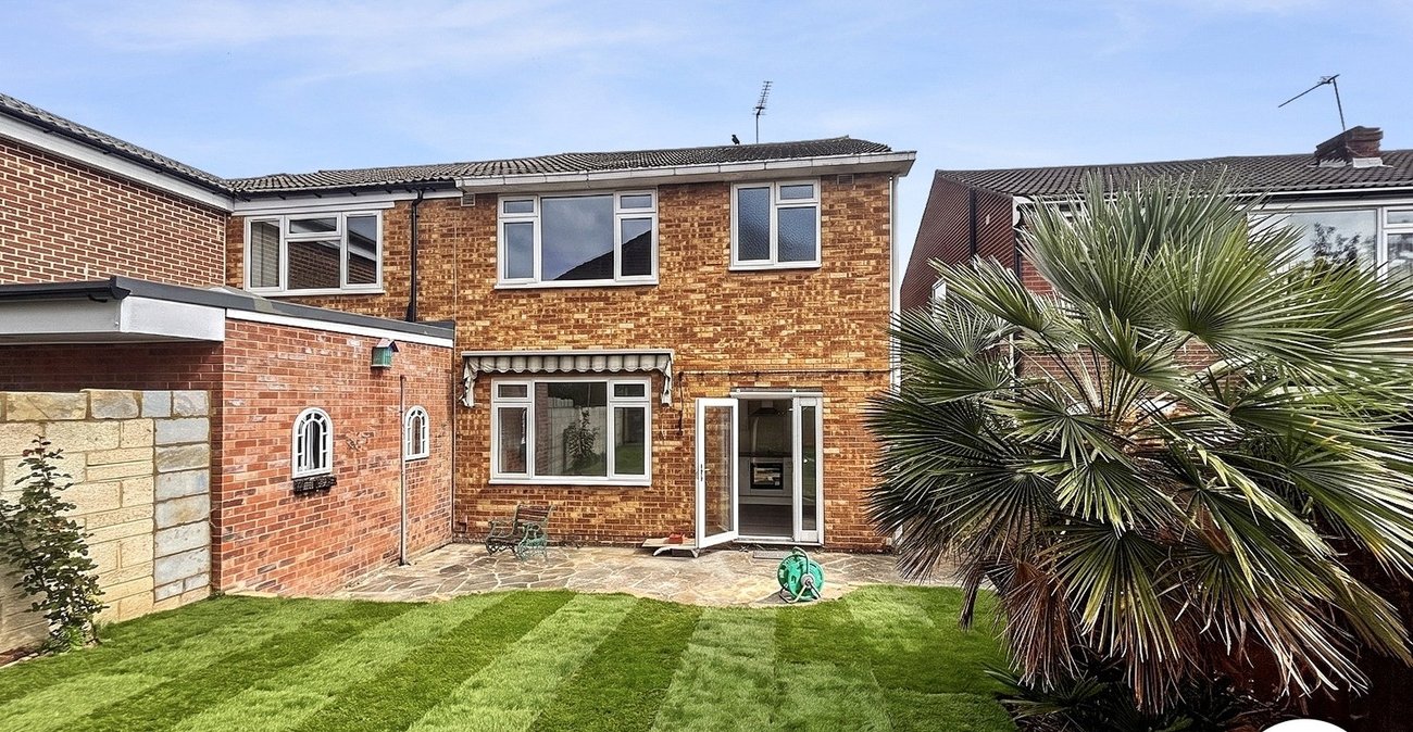 4 bedroom house to rent in Erith | Robinson Jackson