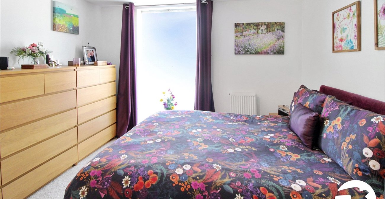 2 bedroom property to rent in Castle Hill | Robinson Michael & Jackson