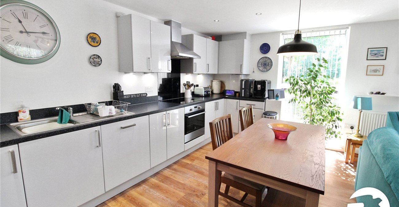 2 bedroom property to rent in Castle Hill | Robinson Michael & Jackson
